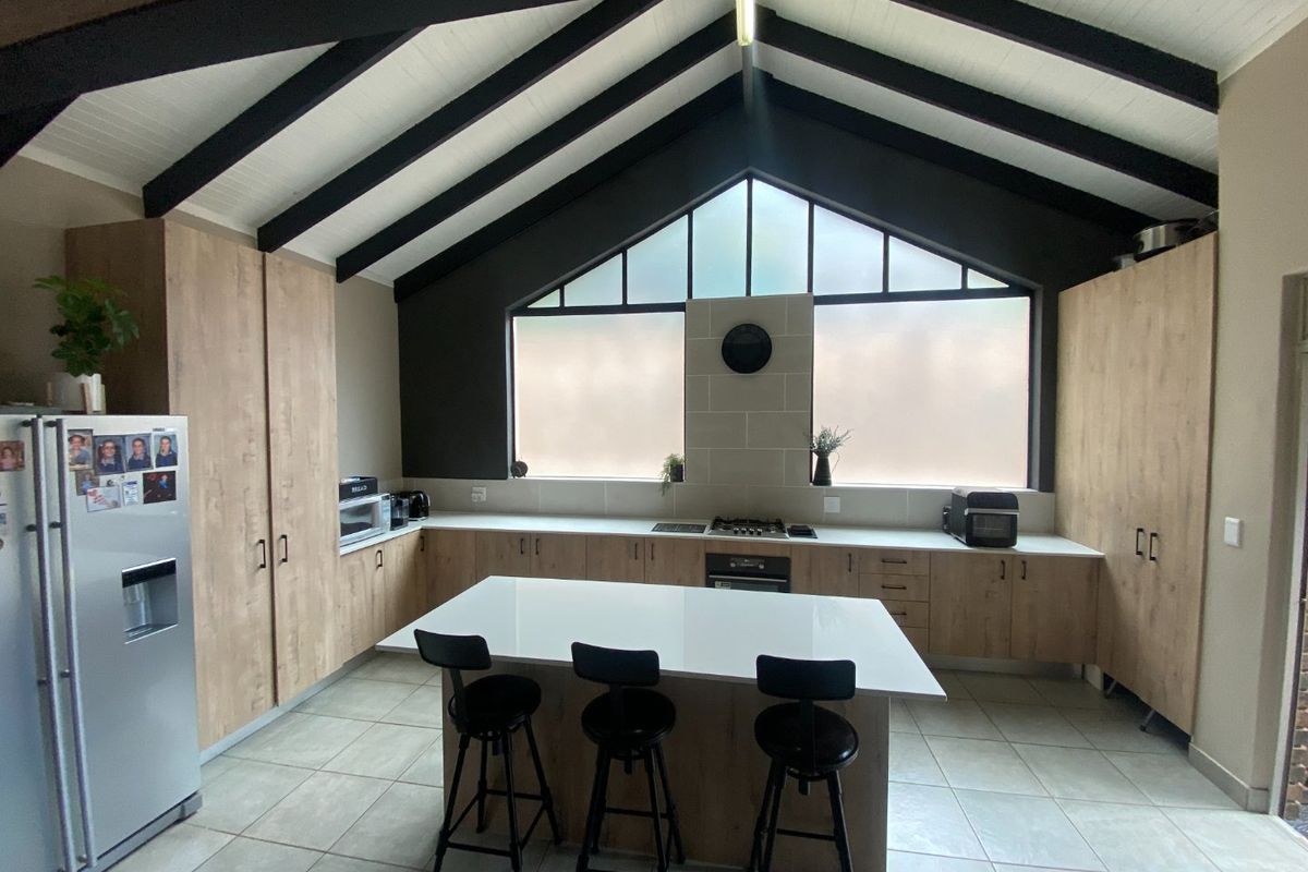 Modern 4 Bedroom Home in a Peaceful Cul-de-Sac – Magalieskruin - Photo 2