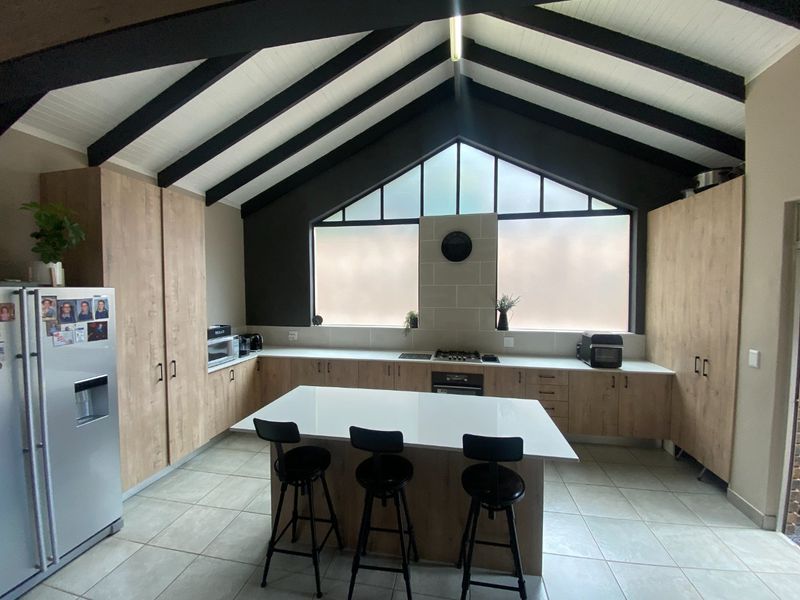 Modern 4 Bedroom Home in a Peaceful Cul-de-Sac – Magalieskruin - Photo 2