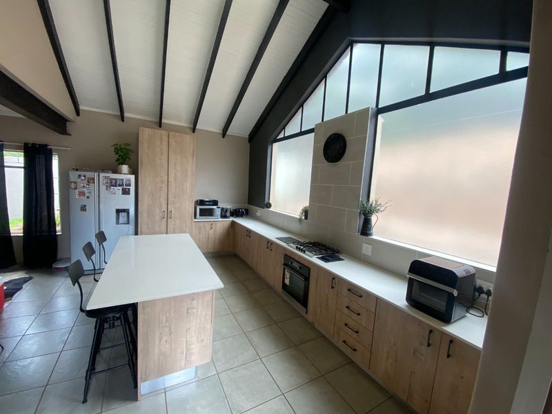 Modern 4 Bedroom Home in a Peaceful Cul-de-Sac – Magalieskruin - Photo 10