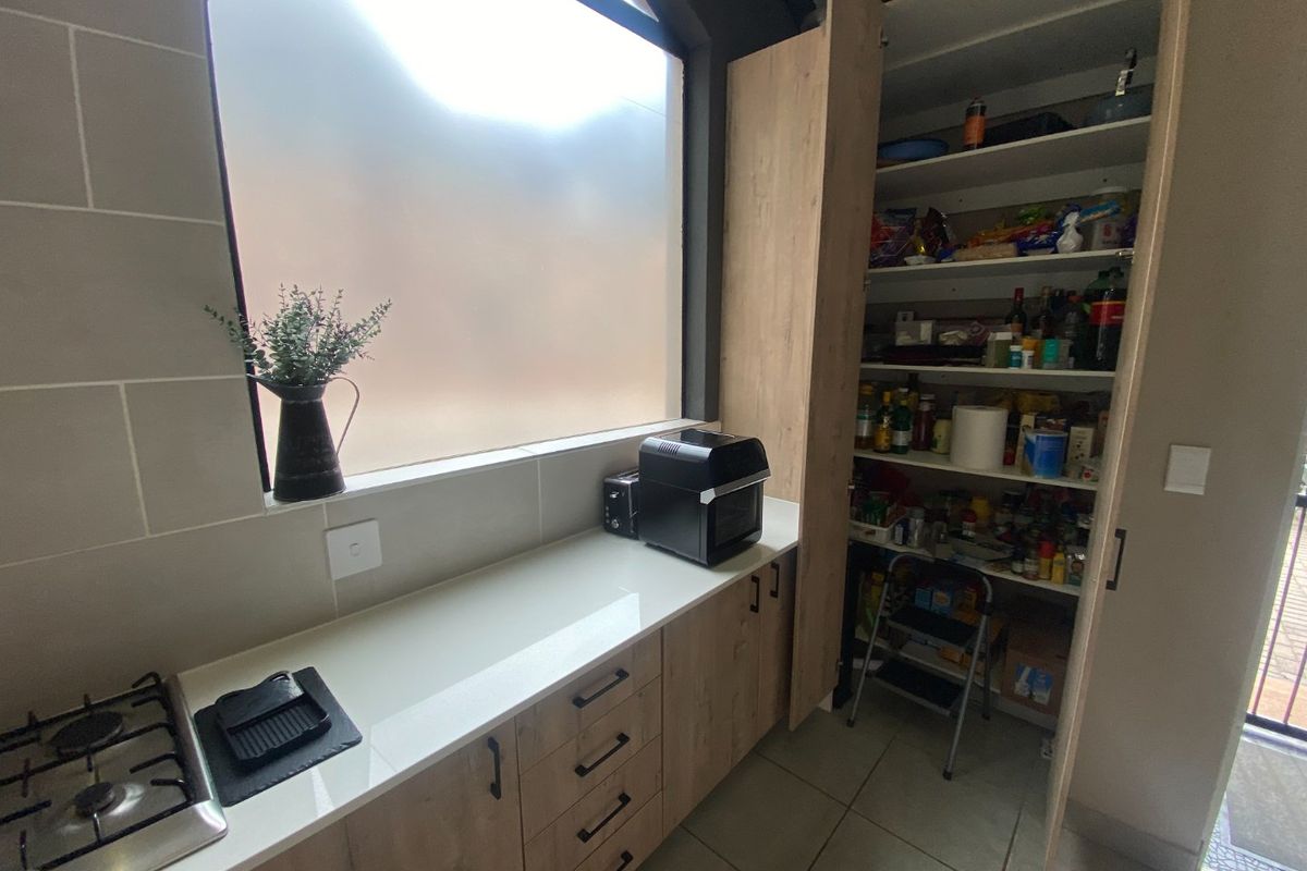 Modern 4 Bedroom Home in a Peaceful Cul-de-Sac – Magalieskruin - Photo 4