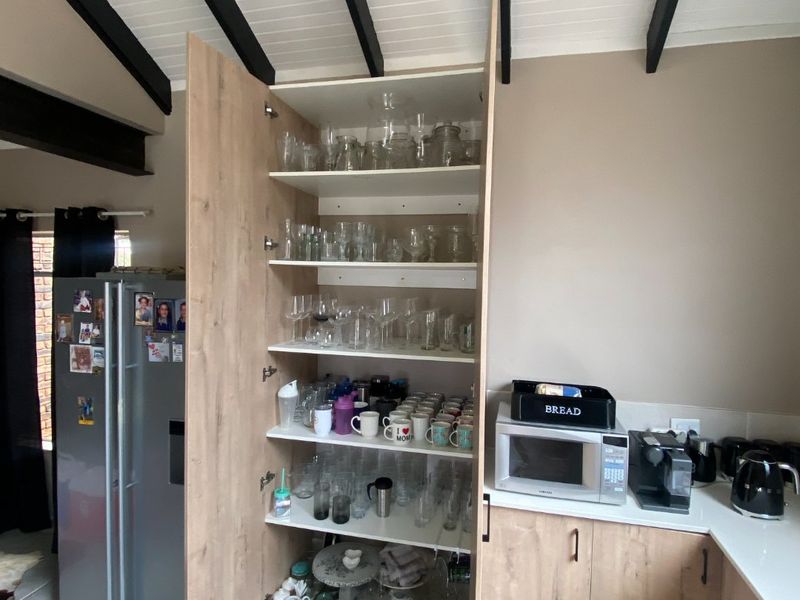 Modern 4 Bedroom Home in a Peaceful Cul-de-Sac – Magalieskruin - Photo 5