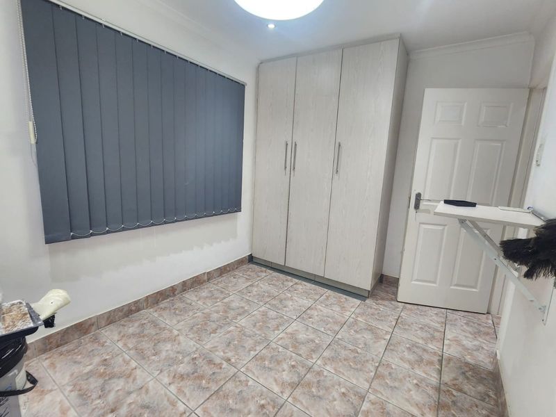 A Well Maintained Apartment  in a secure complex - Westville - Photo 10