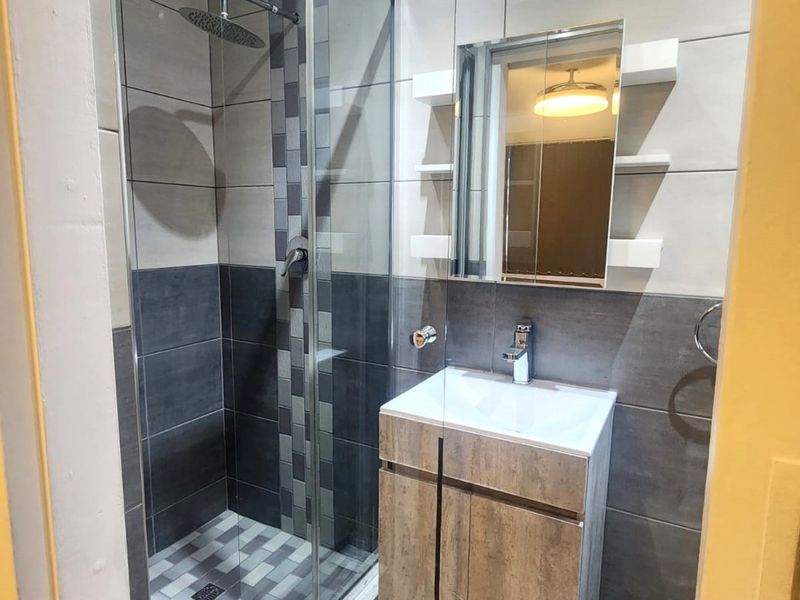 A Well Maintained Apartment  in a secure complex - Westville - Photo 7