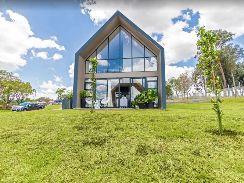 A Home That Speaks of Elegance and Prestige – 4 Bedrooms, 3 Bathrooms on a 430 sqm Stand, with all the extras your heart could dream of in an Eco Estate. - Photo 4