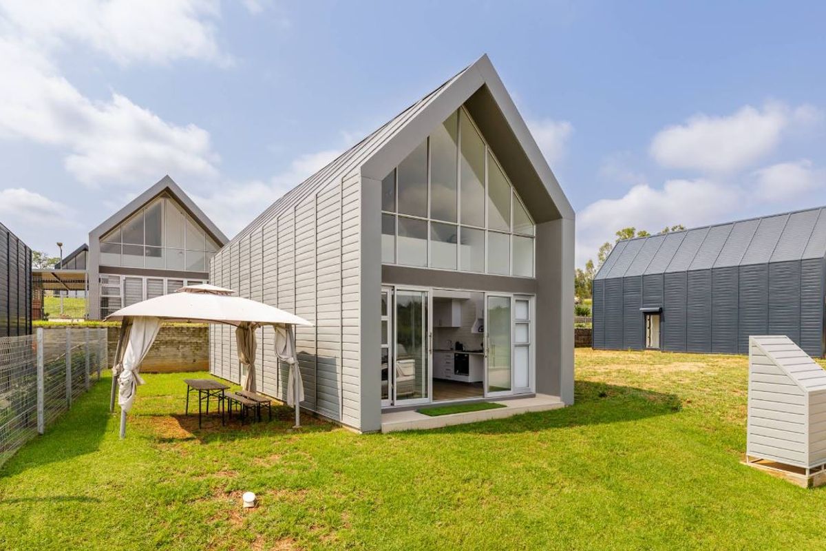 A Home That Speaks of Elegance and Prestige – 4 Bedrooms, 3 Bathrooms on a 430 sqm Stand, with all the extras your heart could dream of in an Eco Estate. - Photo 4