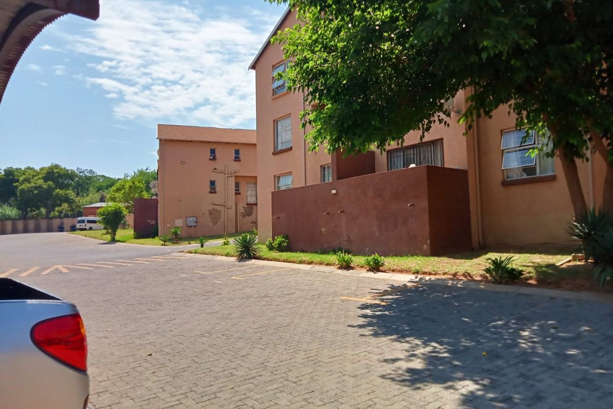 Ground-floor Three Bedroom Apartment For Rent - Photo 2