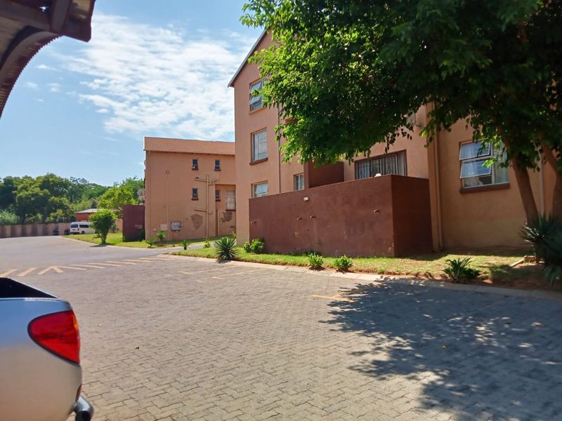 Ground-floor Three Bedroom Apartment For Rent - Photo 2