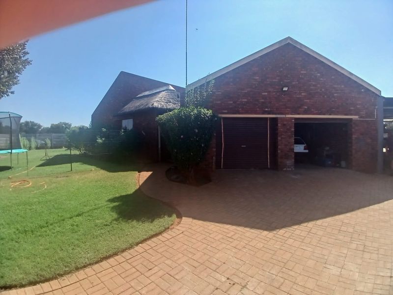 Incredible Value Family Home with Endless Potential in Vaal Park, Orkney - Photo 3