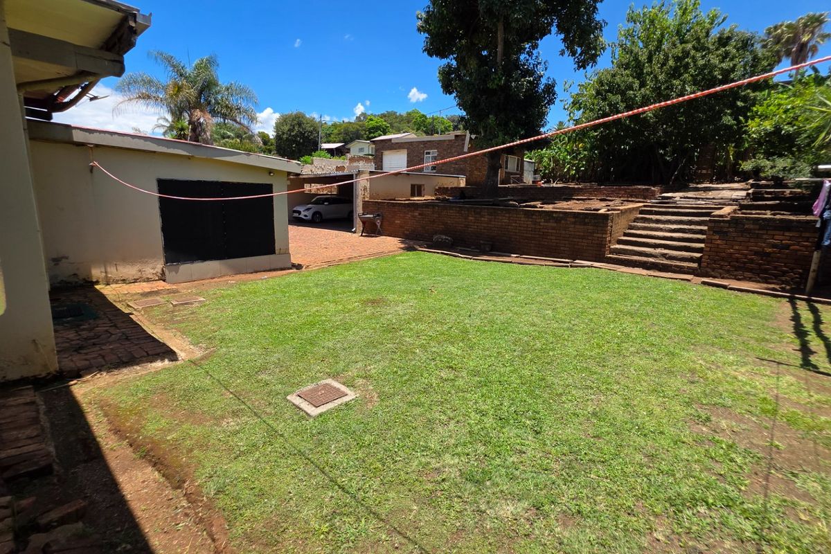 Comfortable Four Bedroom Home with Generous Living Areas - Photo 4