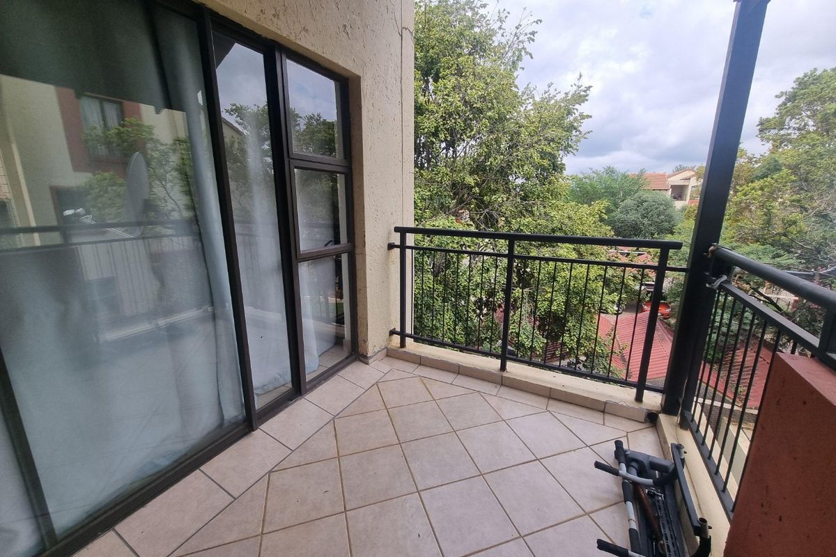 Bachelor Living - Photo 5