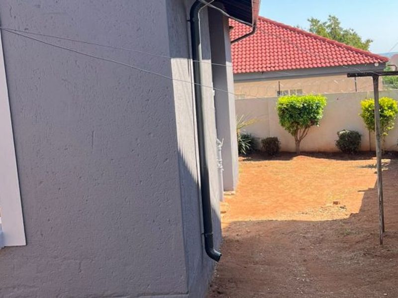 3 bedroom house  Amandasig Ext 23  - Photo 4