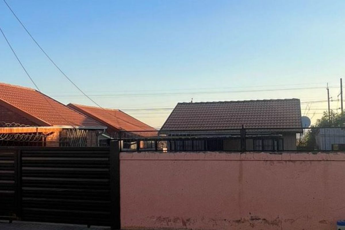 2 bedroom house Soshanguve-UU - Photo 2