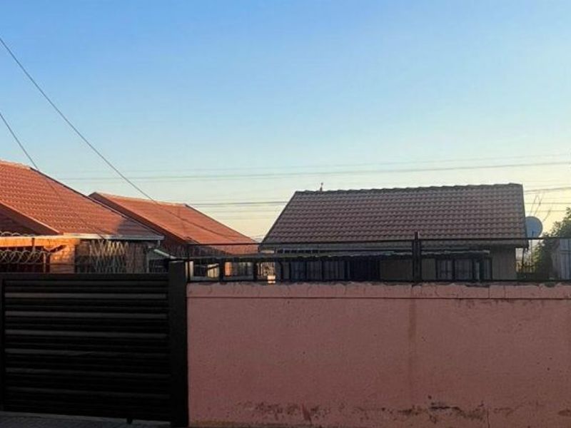 2 bedroom house Soshanguve-UU - Photo 2