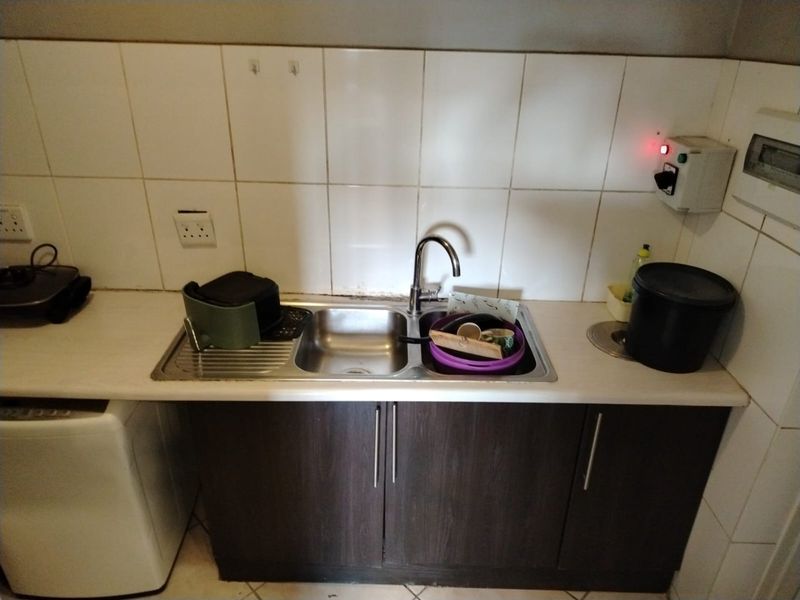 Charming 3-Bedroom Home with Modern Comforts & Entertainer’s Braai Room - Photo 5