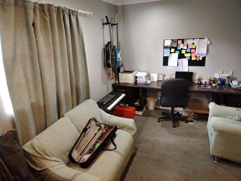 Charming 3-Bedroom Home with Modern Comforts & Entertainer’s Braai Room - Photo 10