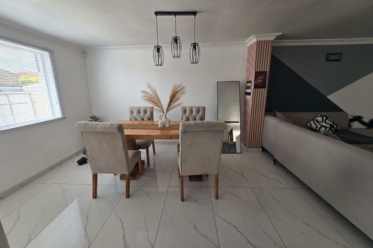 A rare gem , Two stylish Modern homes on one erf. - Photo 4