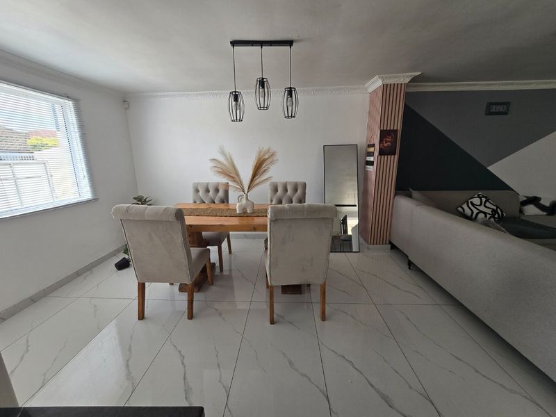 A rare gem , Two stylish Modern homes on one erf. - Photo 4