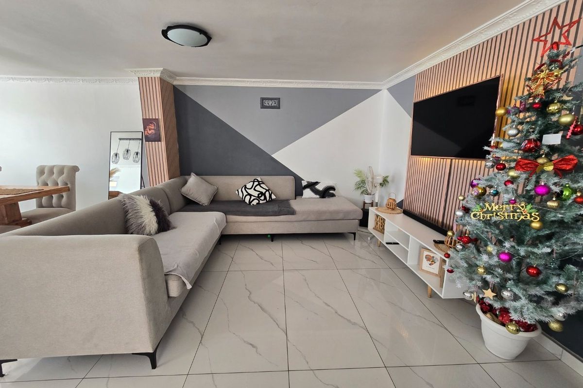 A rare gem , Two stylish Modern homes on one erf. - Photo 5