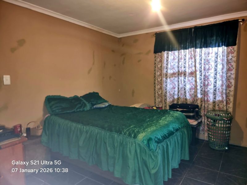 Exclusive Family Home with Income-Generating Granny Flat – Forest Heights... EXCLUSIVE SOLE MANDATE!!!!! - Photo 4