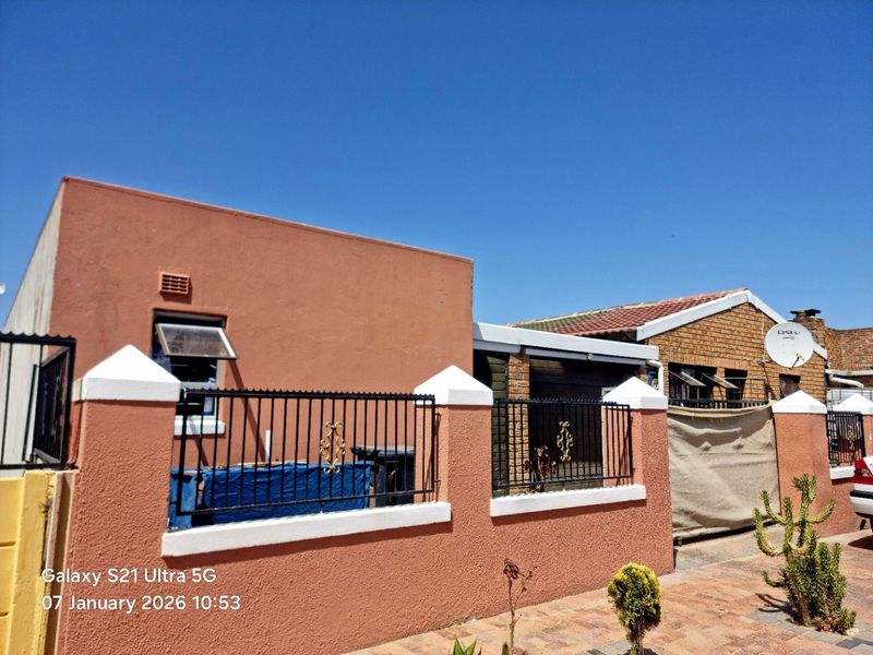 Exclusive Family Home with Income-Generating Granny Flat – Forest Heights... EXCLUSIVE SOLE MANDATE!!!!! - Photo 3