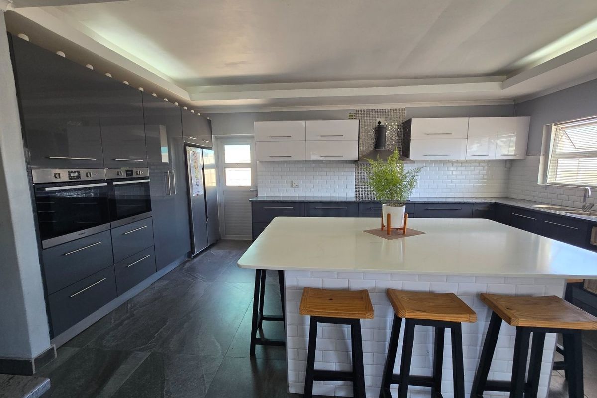 Elegant Family Home with a Statement Kitchen & Pool - Photo 3