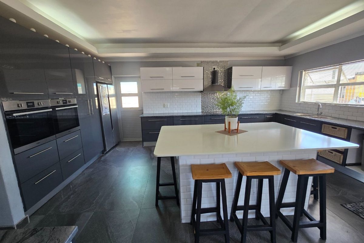 Elegant Family Home with a Statement Kitchen & Pool - Photo 2