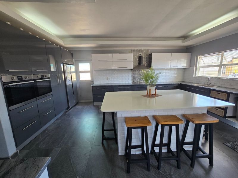 Elegant Family Home with a Statement Kitchen & Pool - Photo 2