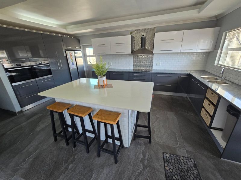 Elegant Family Home with a Statement Kitchen & Pool - Photo 10