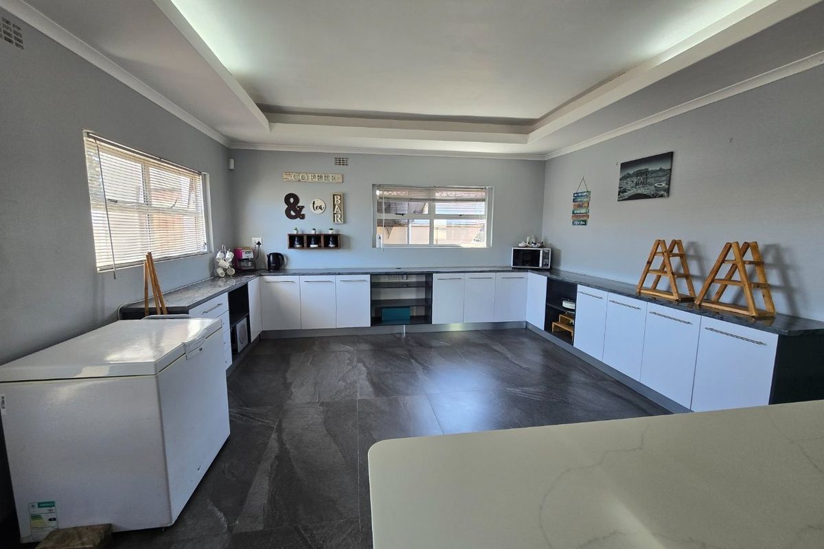 Elegant Family Home with a Statement Kitchen & Pool - Photo 5