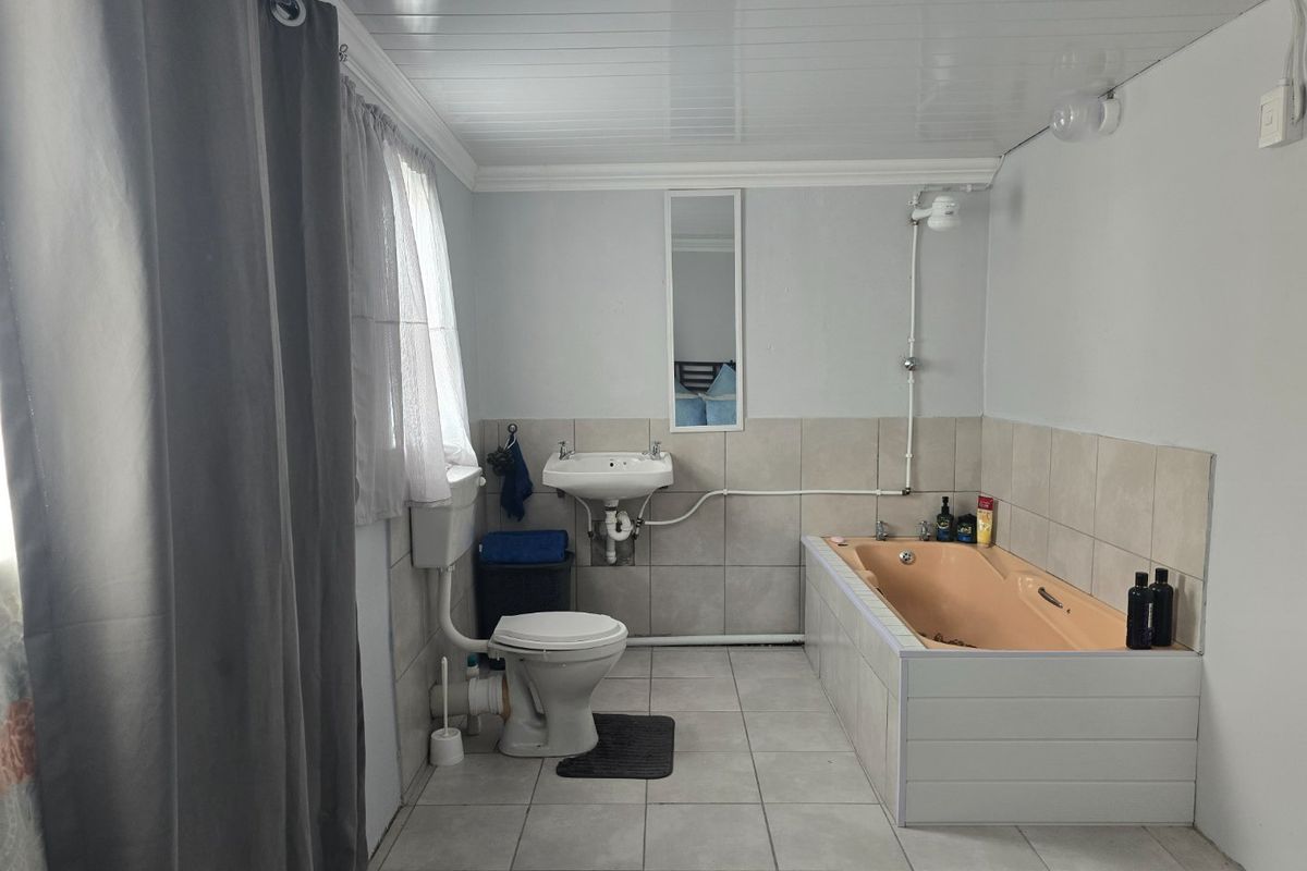 Cozy Two bedroom home - Photo 4