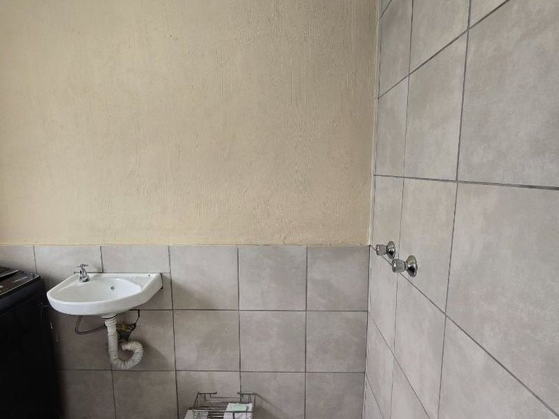 Cozy Two bedroom home - Photo 7