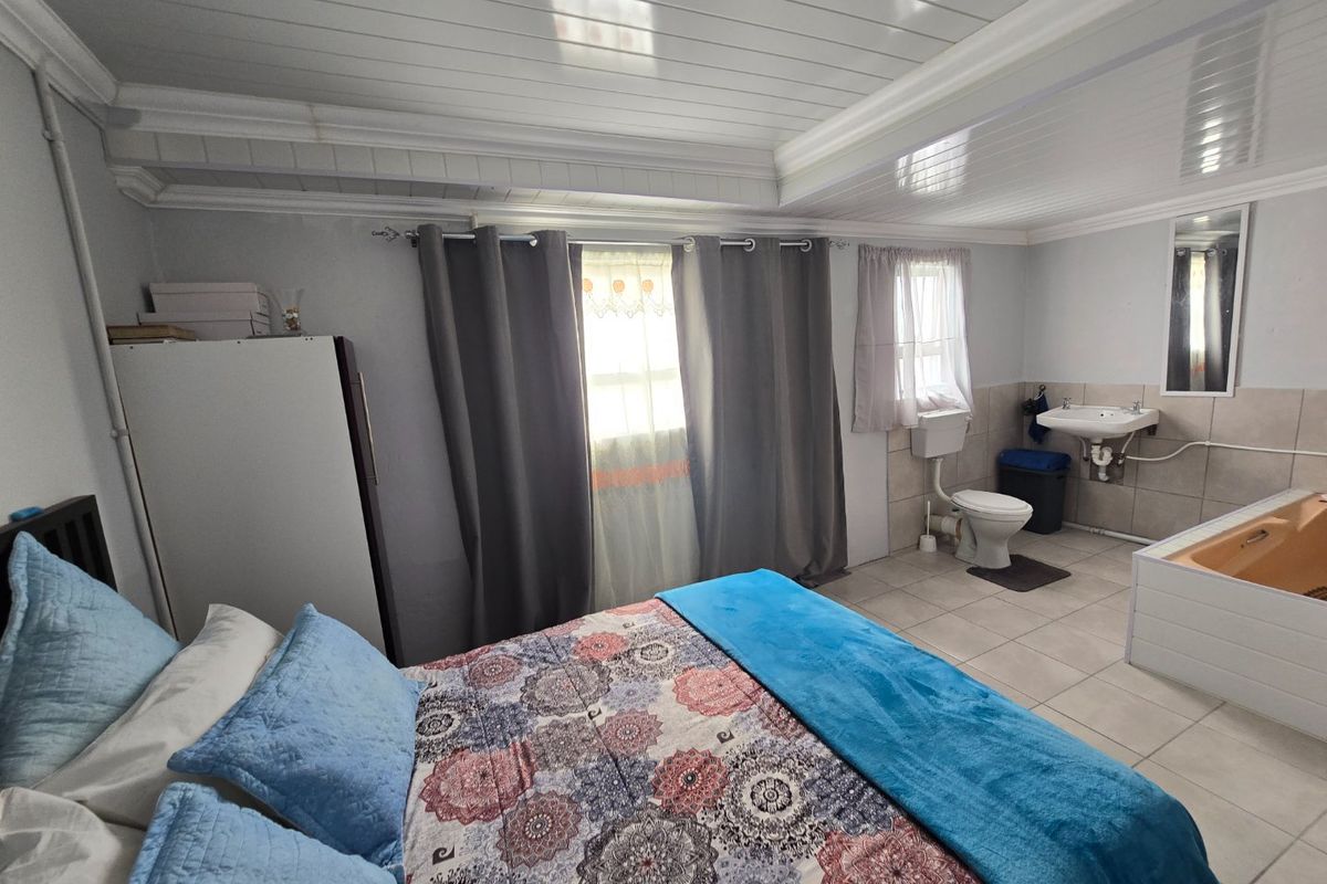 Cozy Two bedroom home - Photo 2