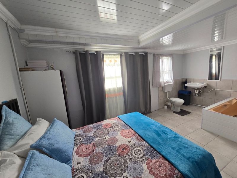 Cozy Two bedroom home - Photo 2