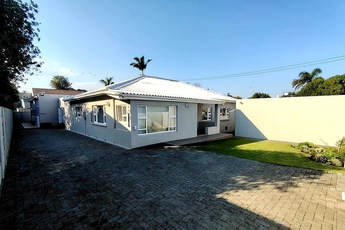 4 Bedroom House For Sale in Nahoon - Photo 2