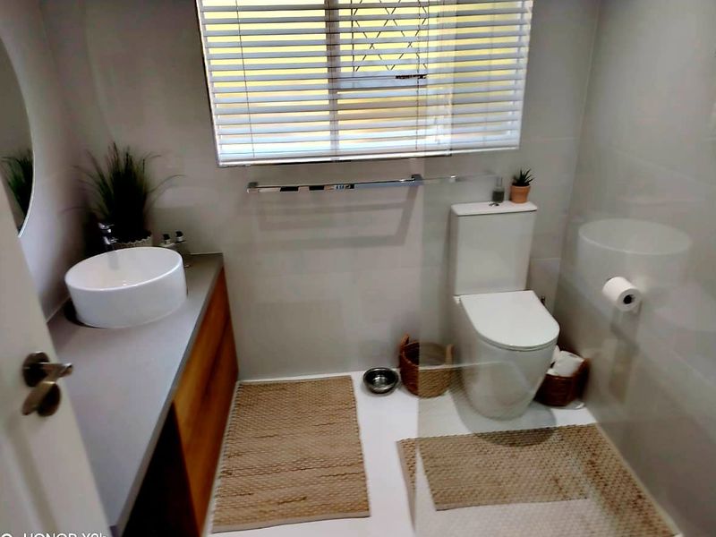4 Bedroom House For Sale in Nahoon - Photo 10