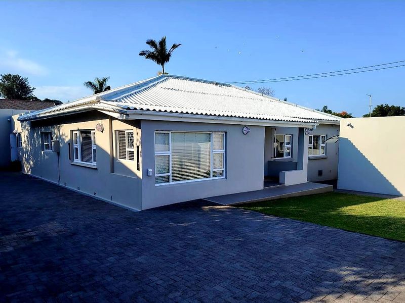 4 Bedroom House For Sale in Nahoon - Photo 6