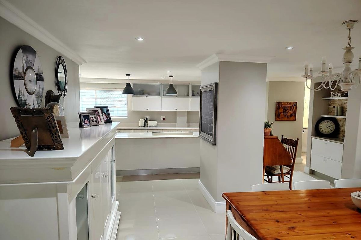 4 Bedroom House For Sale in Nahoon - Photo 3