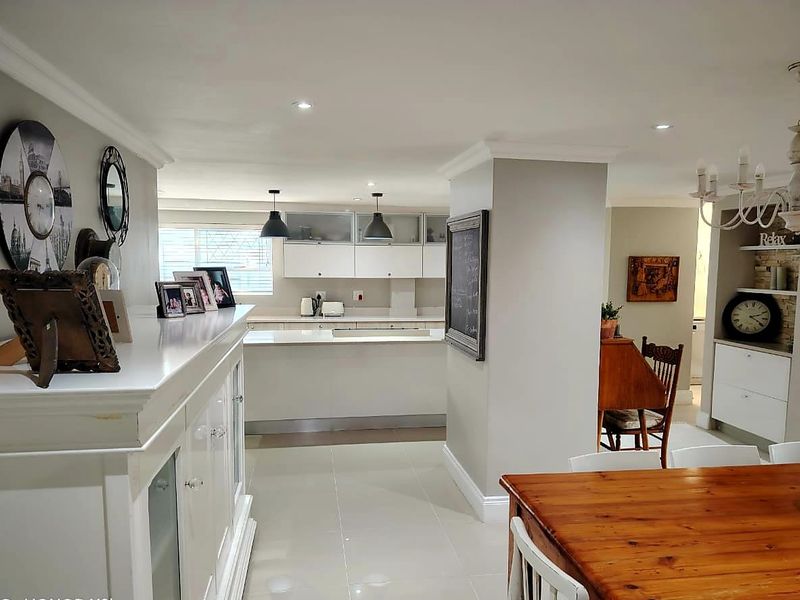 4 Bedroom House For Sale in Nahoon - Photo 3