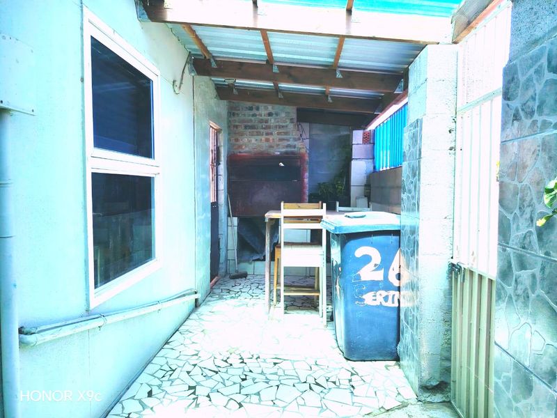 Cozy Two Bedroom Home in Strand’s Sercor Park - Photo 4