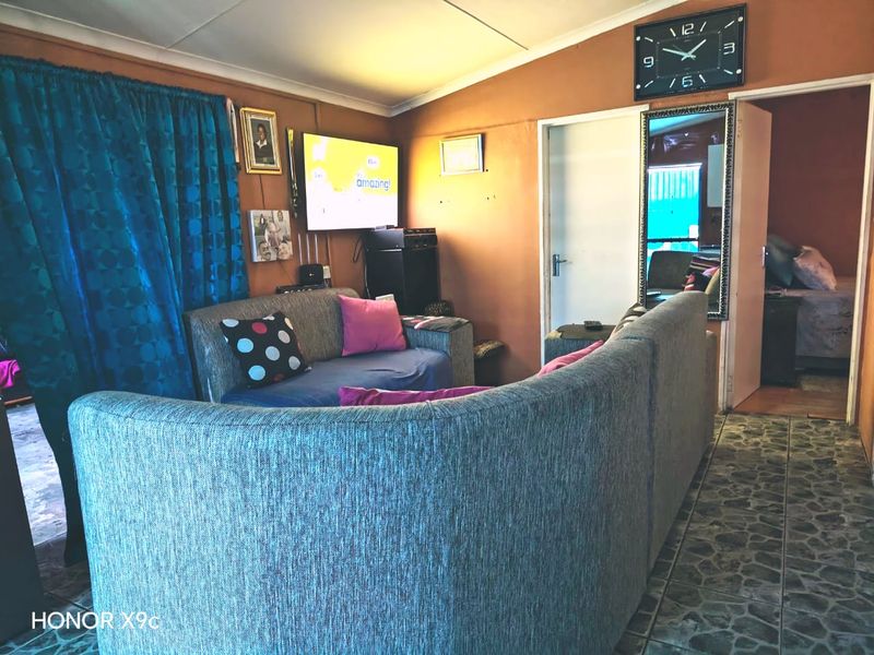 Cozy Two Bedroom Home in Strand’s Sercor Park - Photo 6