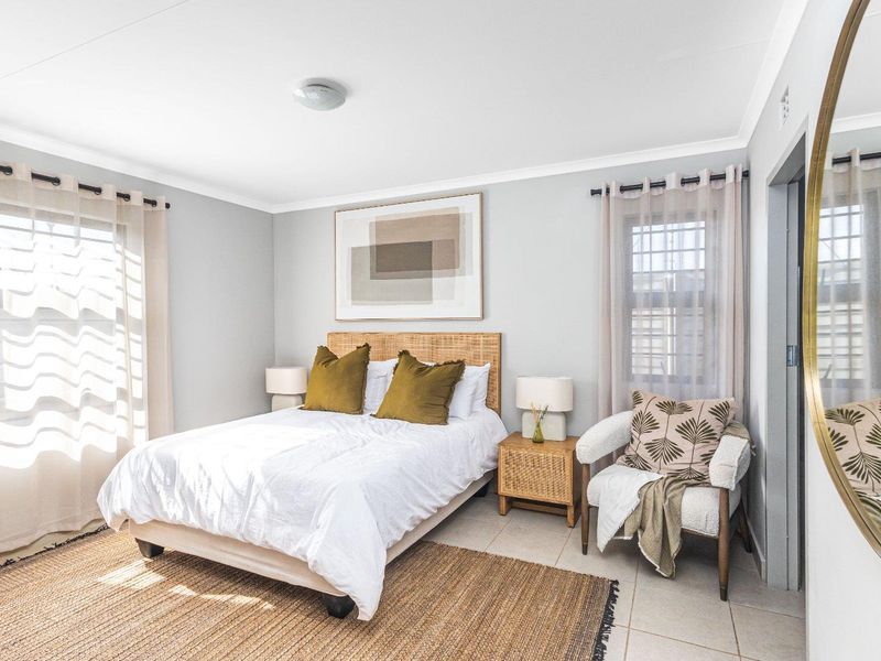 Beautiful 3 bedrooms house for sell in a 24-hours Security Estate! - Photo 9