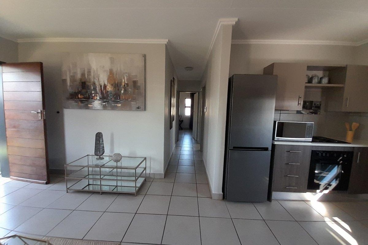 Brand-new 2 bedrooms house with 2 out side rooms for sell in Protea Glen (Soweto)! - Photo 4