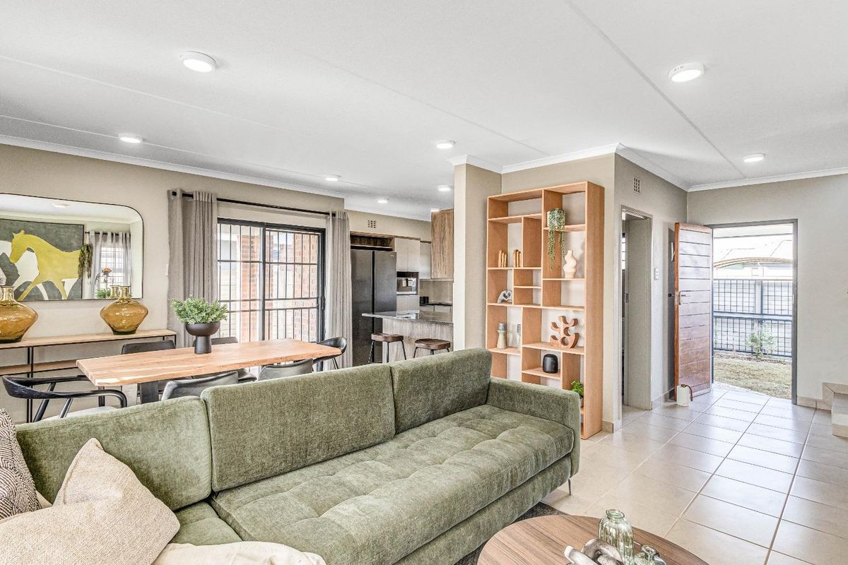 Lovely 4 bedrooms house for sell in Sky City Security Estate! - Photo 3