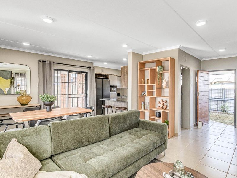 Lovely 4 bedrooms house for sell in Sky City Security Estate! - Photo 3