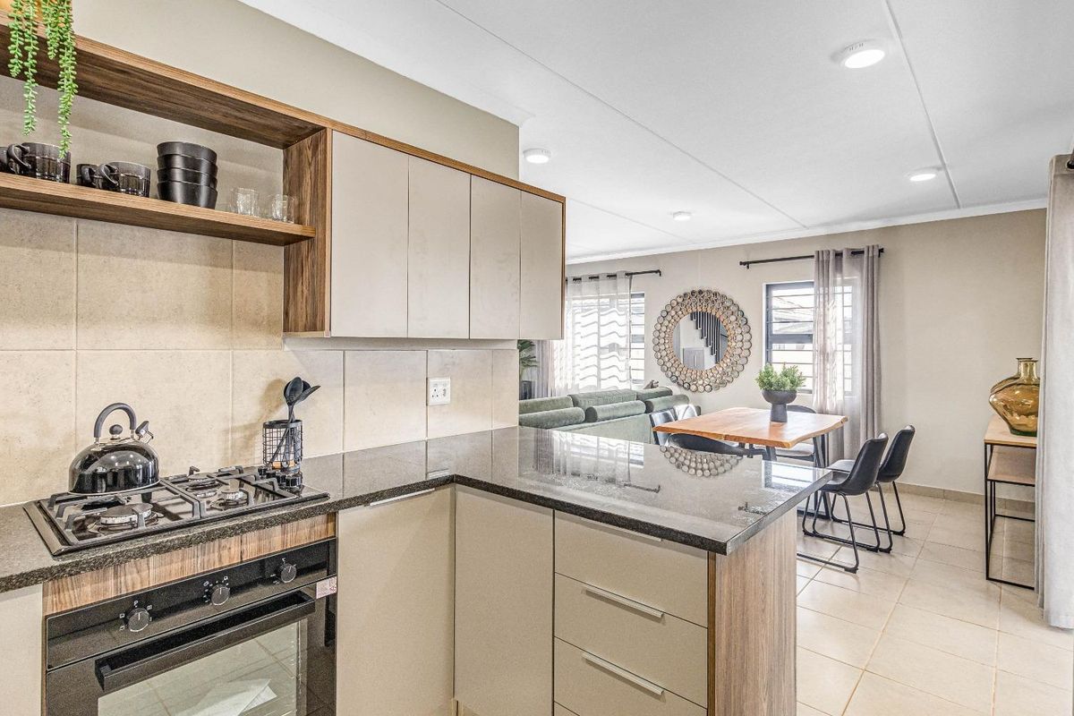 Lovely 4 bedrooms house for sell in Sky City Security Estate! - Photo 5