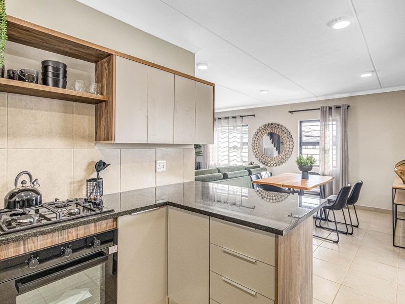 Lovely 4 bedrooms house for sell in Sky City Security Estate! - Photo 5