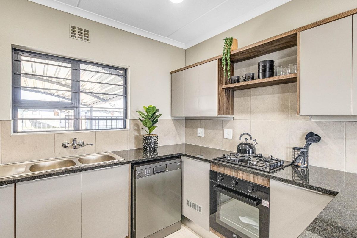 Lovely 4 bedrooms house for sell in Sky City Security Estate! - Photo 4