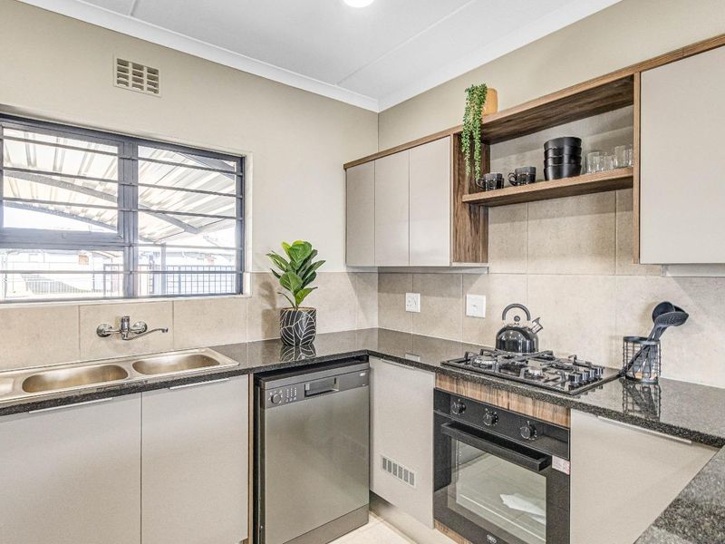 Lovely 4 bedrooms house for sell in Sky City Security Estate! - Photo 4