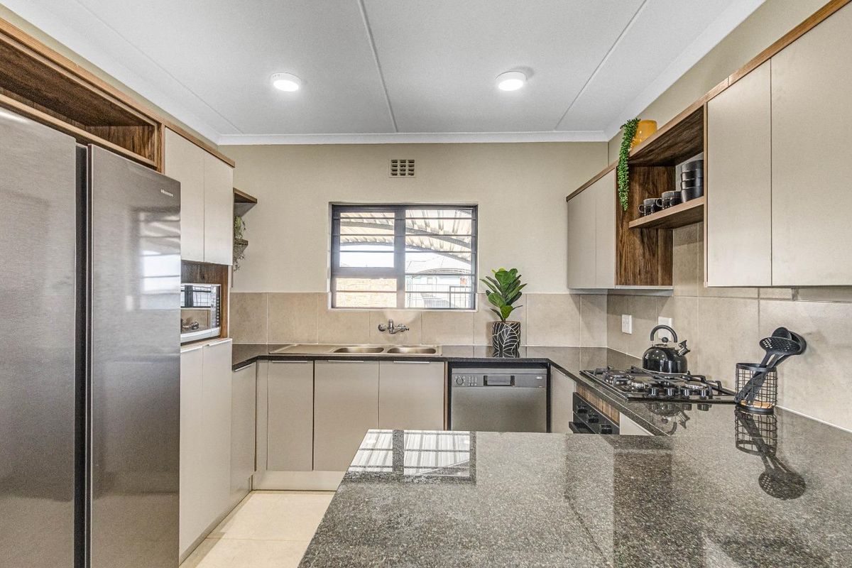 Lovely 4 bedrooms house for sell in Sky City Security Estate! - Photo 2