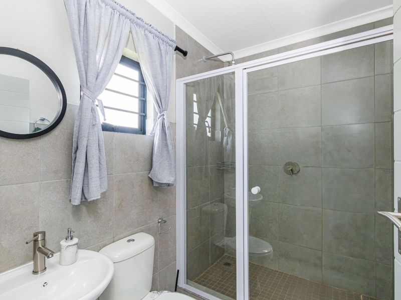 Brand-new Spacious 3 bedrooms house for sell in Protea Glen Security Estate! - Photo 10